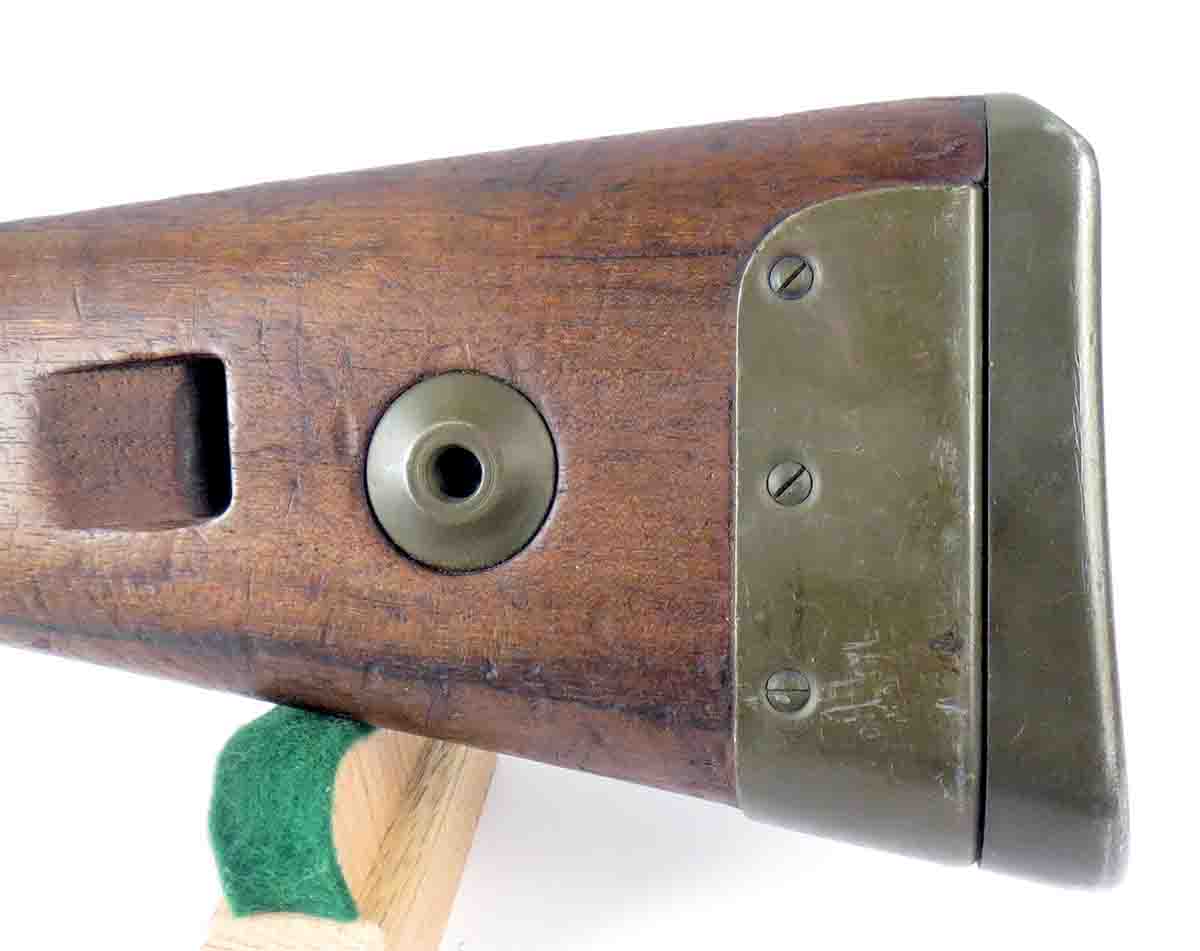 Germany made lightening cuts on G33/40s but added a heavy sheet steel stock protector as part of its buttplate.